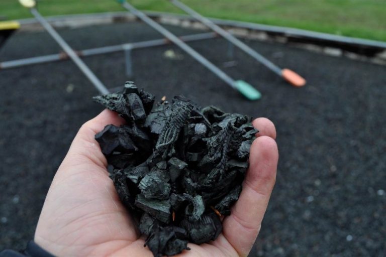 3 Things To Consider When Choosing Between Wood and Rubber Mulch