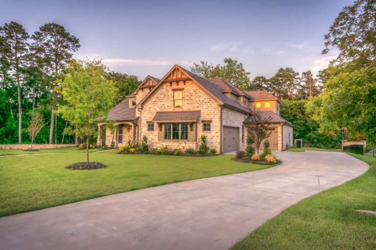 Spend-a-Little-Time-to-Save-a-Lot-of-Money-by-Checking-Your-Homes-Exterior