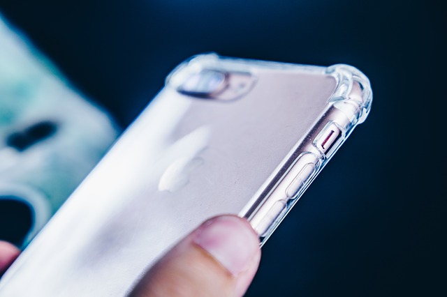 how-to-protect-your-phone-when-doing-messy-housework