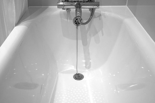 Tub-Caulking-Made-Easy