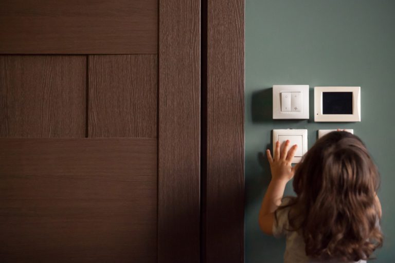 Protect-Your-Children-Around-Outlets