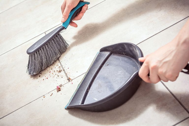 Builtin-vacuum-dustpan